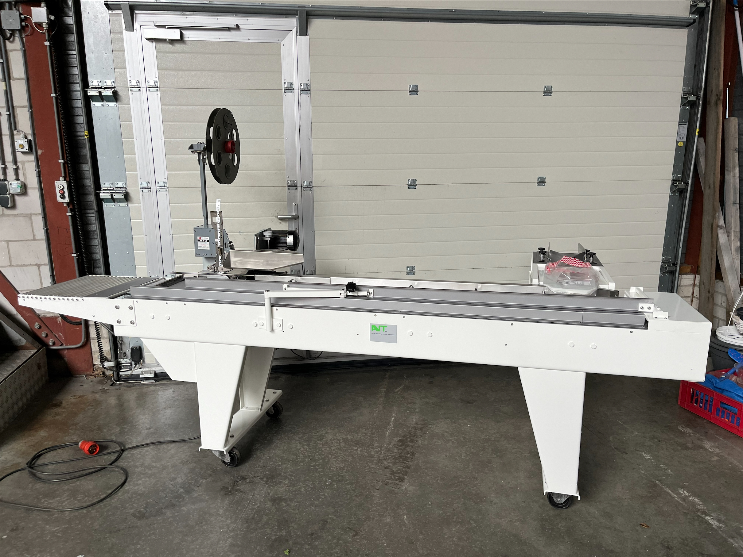 For sale object A240302 Stainless steel Hand Packaging conveyor including AVT,clip-closing unit